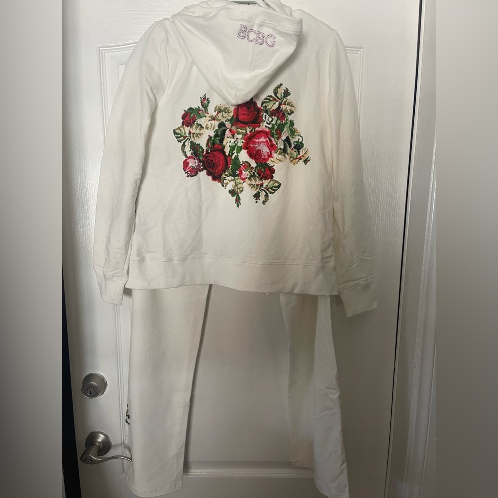 NWT white beautiful BCBG set